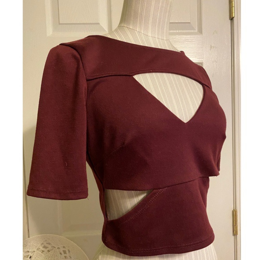 Wine Red 🍷 cutout crop top